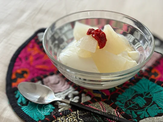 杏仁豆腐と梨のコンポート添え