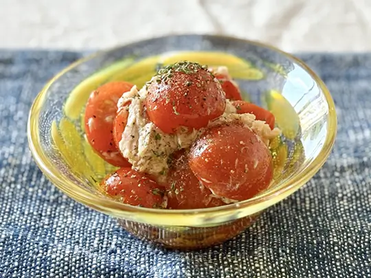 トマトとツナのにおいケアサラダ