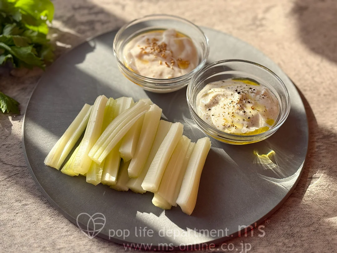 セロリスティックのヨーグルトディップサラダ